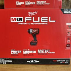 Milwaukee M18 FUEL 18V Lithium-Ion Brushless Cordless 1/2 in. Impact Wrench w/Friction Ring Kit w/One 5.0 Ah Battery and Bag