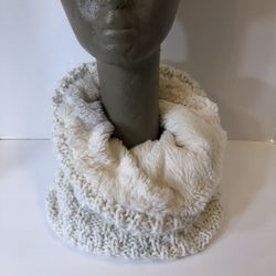 GAP Classic Bulky Knit Off-White Neck Warmer/Hoodie