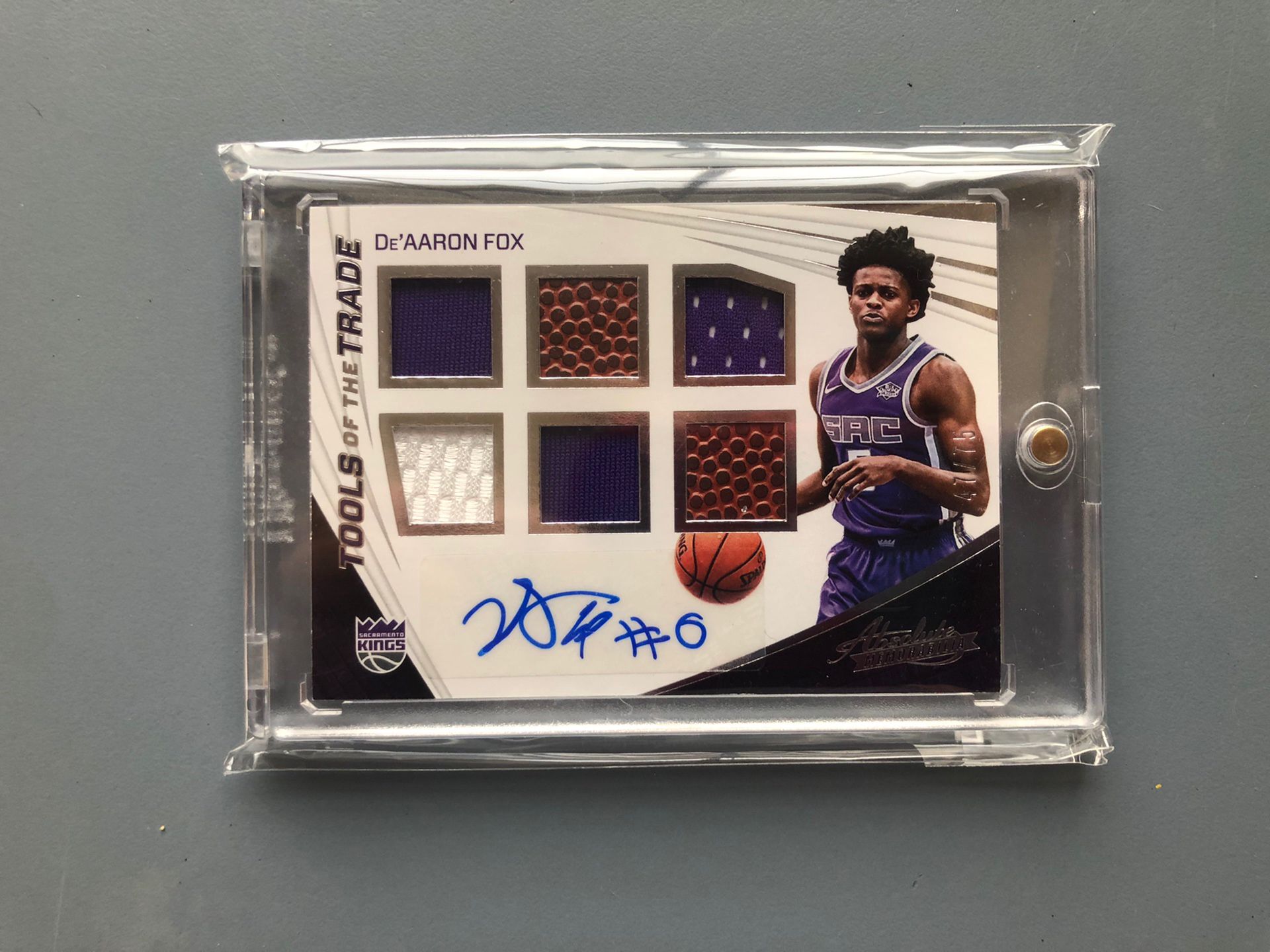 17/18 DE'AARON FOX Rookie Auto Patch Card #47/75 for Sale in Elk