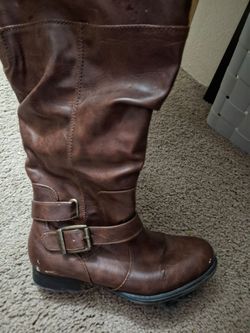 Boots,  woman's 7 1/2
