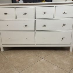 White 8-Drawer Dresser