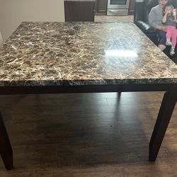 Dining table And 5 Chairs