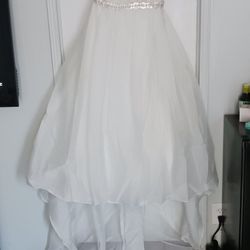 Beautiful Never Used Wedding Dress 