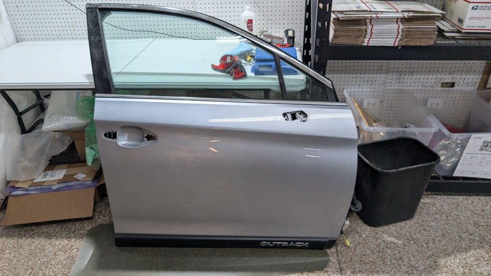 2018 Subaru Outback Front Right Door