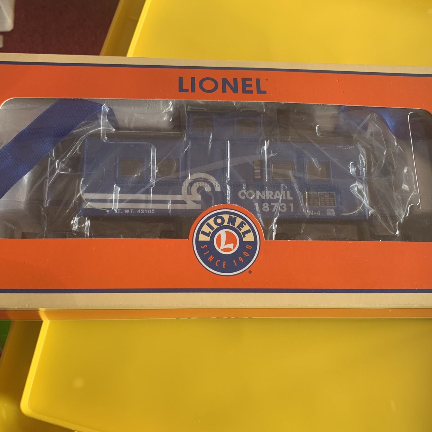 Lionel O-gauge Con Rail Northeastern Caboose 6-17684 Fast Track Brand New