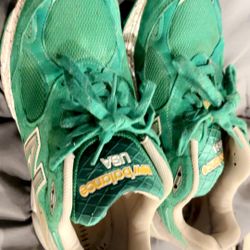 Size 7 Kids new Balance (Not free)