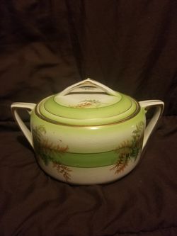 Green and White Ceramic Serving Bowl w Cover