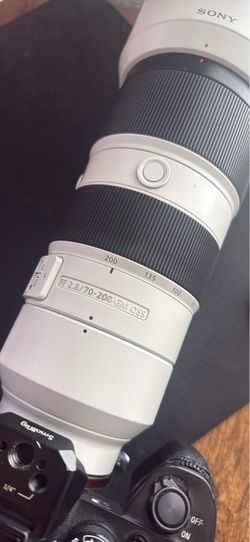Sony FE 70-200mm f/2.8 GM OSS Lens