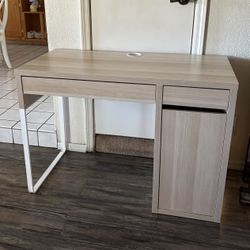 Desk with drawers and shelves!