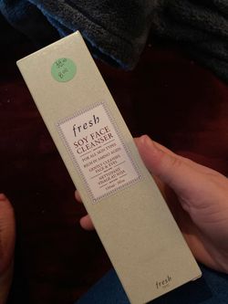 Fresh soy face cleaner