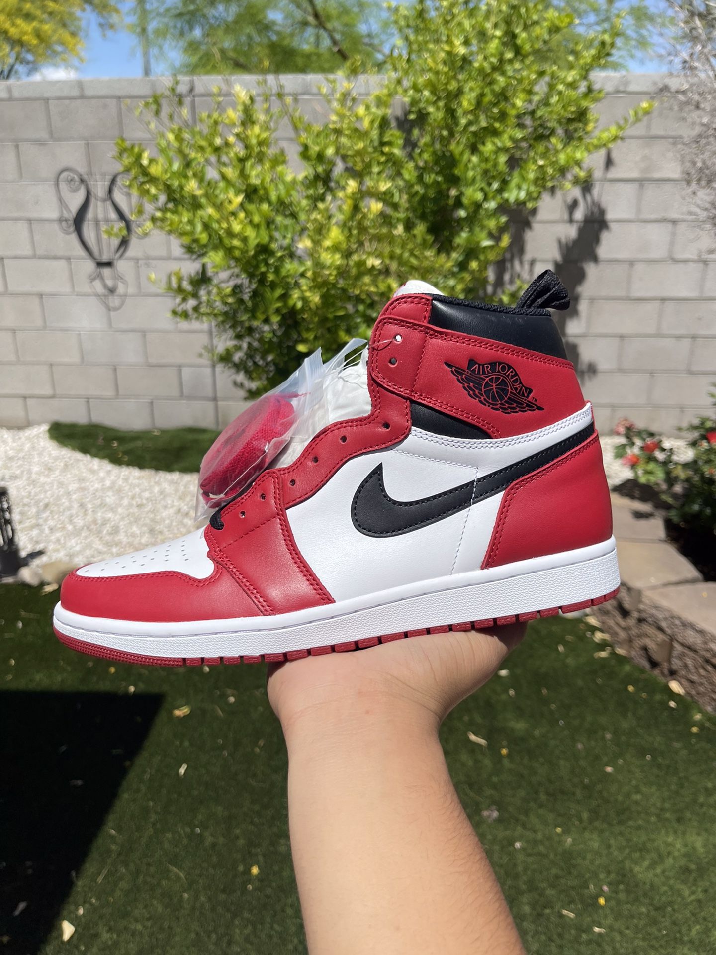  Jordan 1 Chicago (Read Description) 