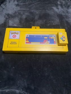 Pokemon X Target Keyboard + Key cap’s + Headphones