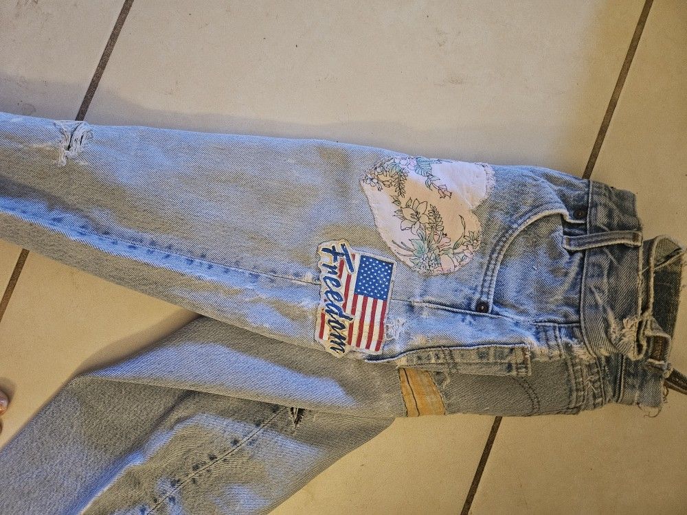 Classic LEVI'S WITH PATCHES