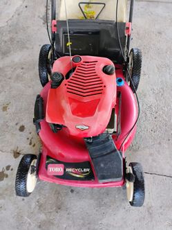 SELF PROPPED TORO MOWER