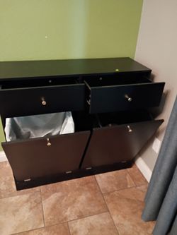 Trash can cabinet