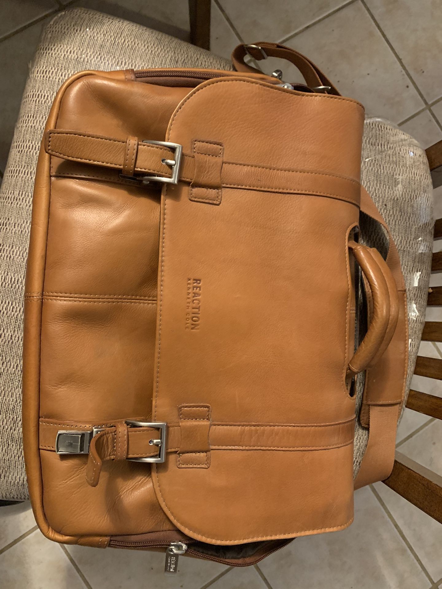Kenneth Cole leather Messenger bag