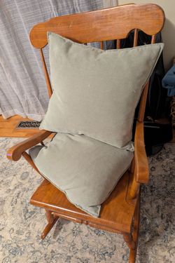 Pair throw pillows