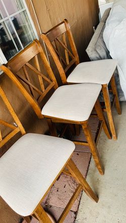 high chairs- sillas altas (100 for three)