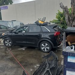 2017 Kia NIRO PARTING OUT 