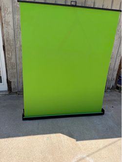 Pull Out Green Screen with built in carrying case $50OBO