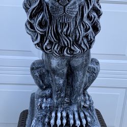 Large Sitting Lion Statue 