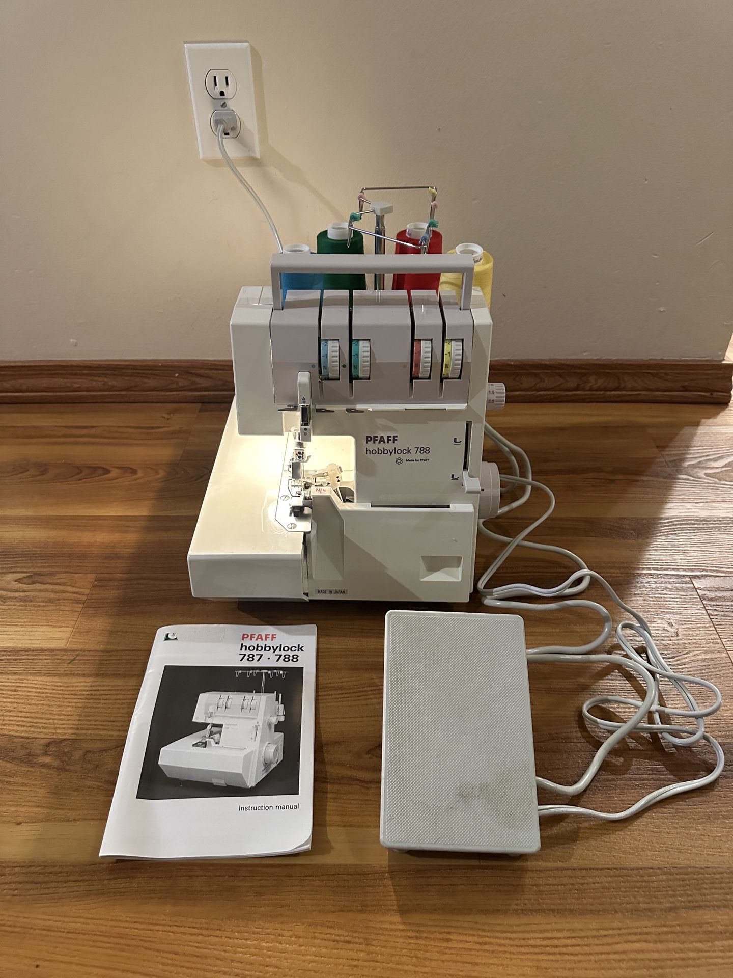 Pfaff Hobbylock 788 Serger Sewing Machine