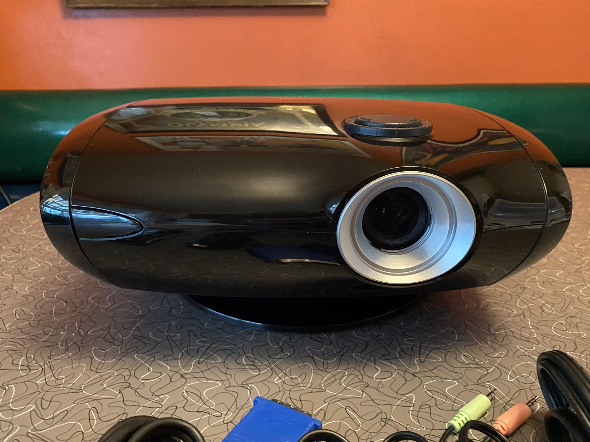 Infocus In72 Projector With Remote And Cables New Bulb