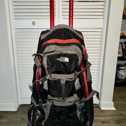 The North Face The Long Haul Large rolling luggage  Used in good working condition  No damage  Normal signs of used  Large 32”