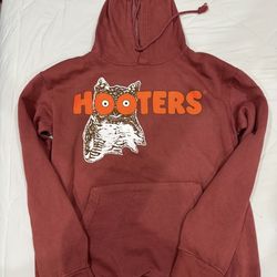 Hooters sweater size Med