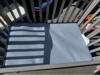 Mini crib with mattress