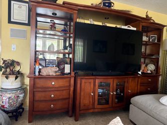 BEAUTIFUL LARGE WOOD ENTERTAINMENT CENTER — FOR SALE
