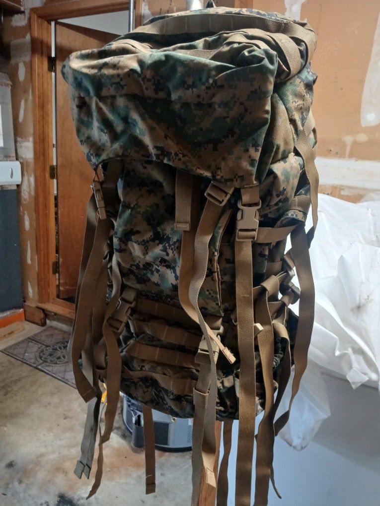 Military Issue 70 L Backpack