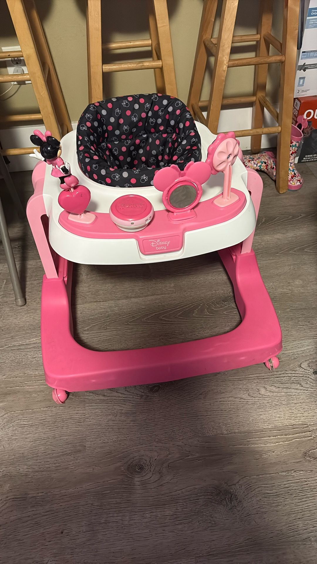 Minnie Mouse Babe Walker 