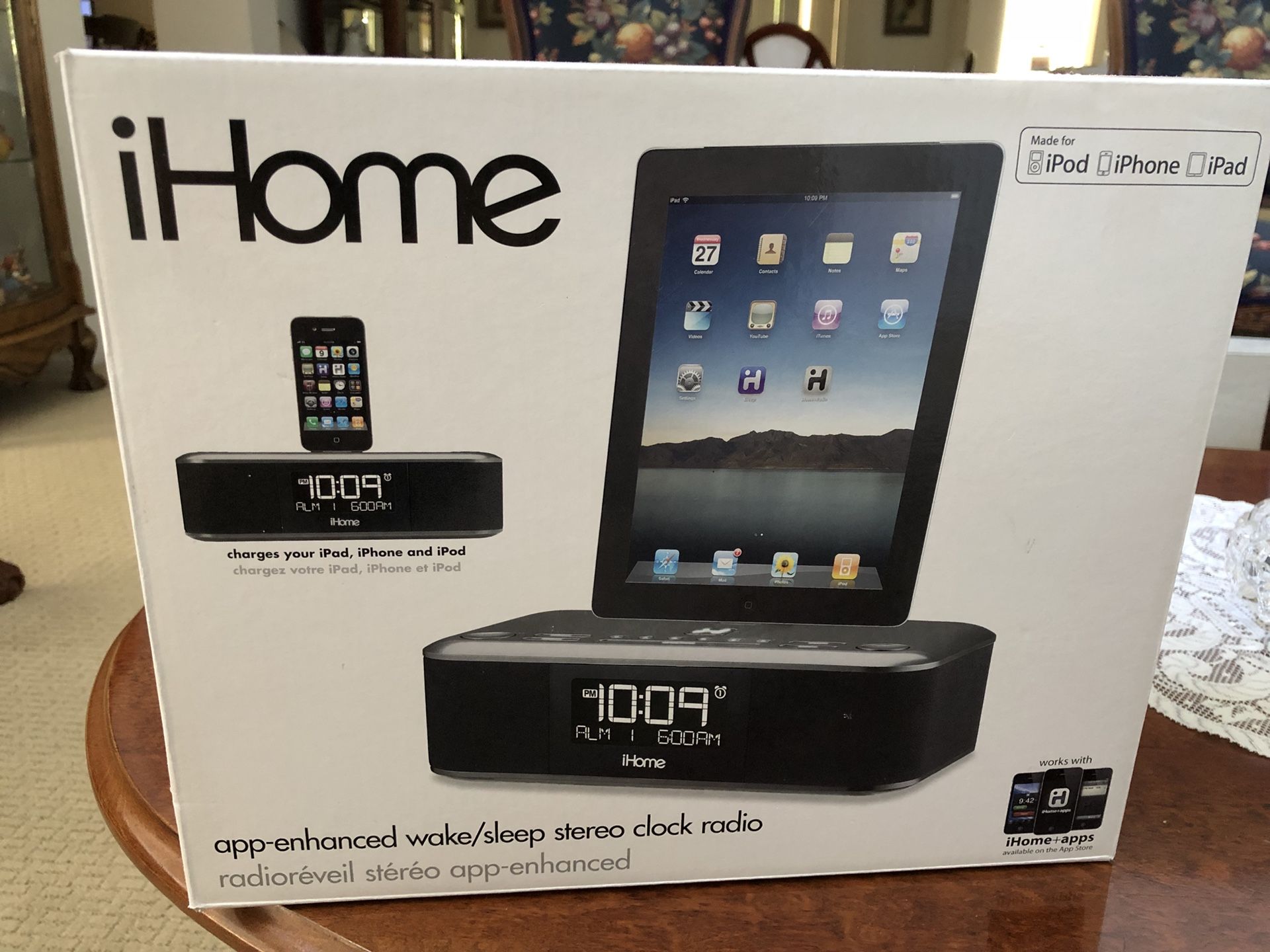 iHome iD95BZC App-Enhanced Dual Alarm Stereo Clock Radio for iPhone/iPod