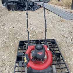 YARD MACHINES MTD 21 CUTTING WIDTH MULCH SIDE DISCHARGE BRIGGS STRATTON 500 SERIES 158cc Yard Machines 21 in Walk Behind Push Lawn Mower With for