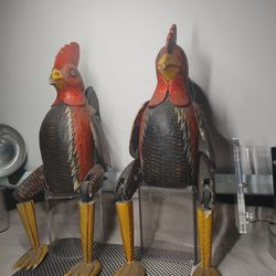 Vintage. Wooden roosters