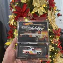 Hot Wheels Elite 64 1989 Toyota Hilux Stadium Truck Real Riders Metal 1:64