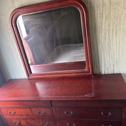 Dresser With Mirror 