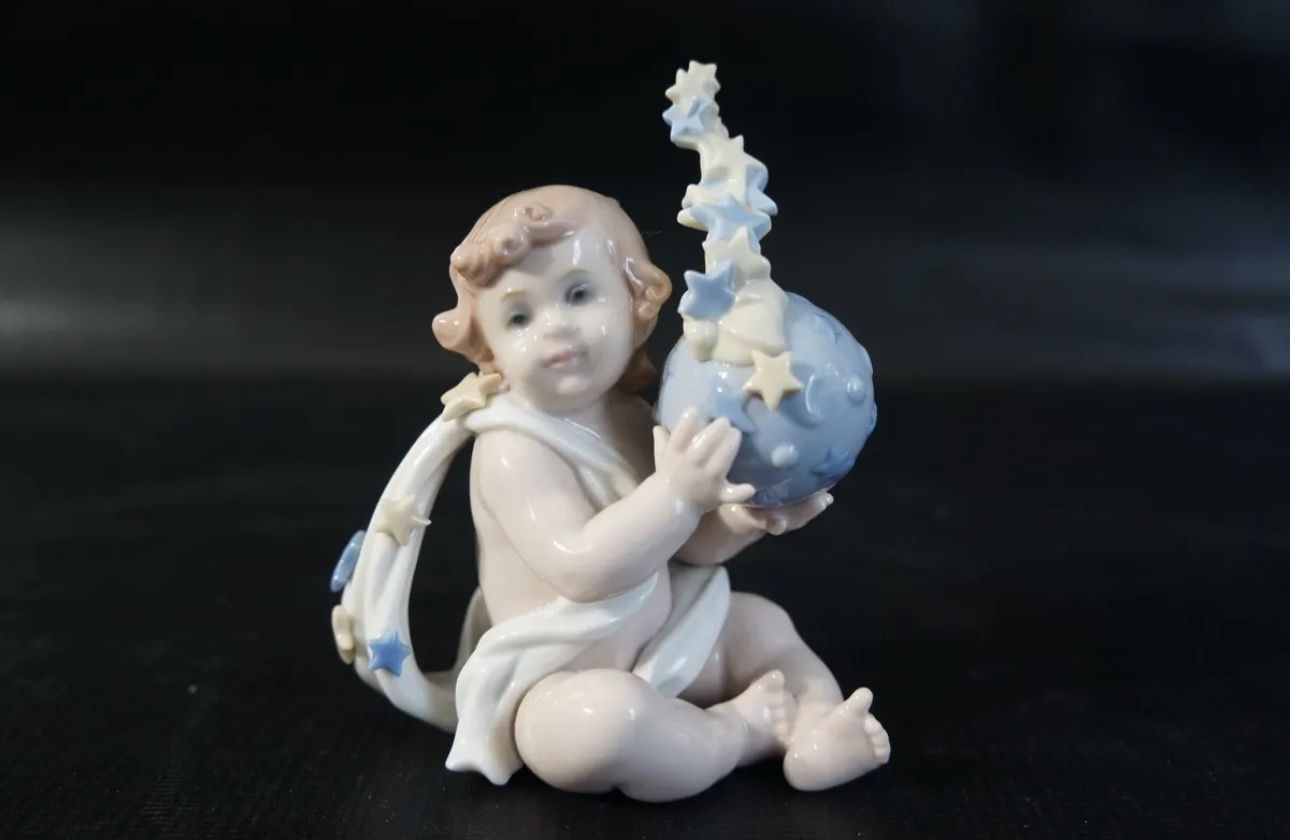 Lladro Figurine A NEW BEGINNING BABY CHILD & WORLD STARS #6831