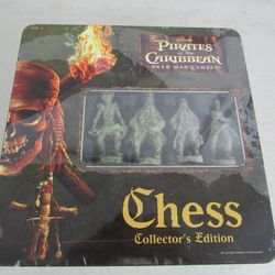 Pirates of the Caribbean Dead Man's Chest~Chess Set Collector's Edition NEW


