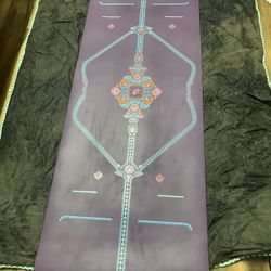 Lightly used Liforme Mat With Supplies 