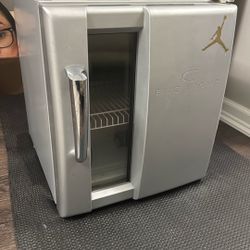 Mini fridge