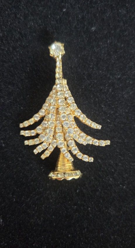 Vintage Dorothy Bauer Christmas Tree Brooch, 2.5"