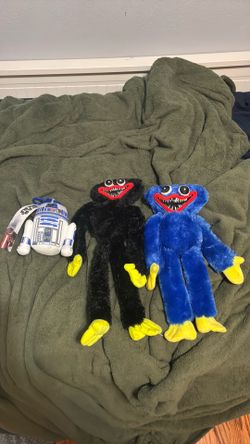 Star Wars keychain and Poppy Playtime stuffed animals