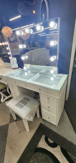 Vanity with different styles to choose from