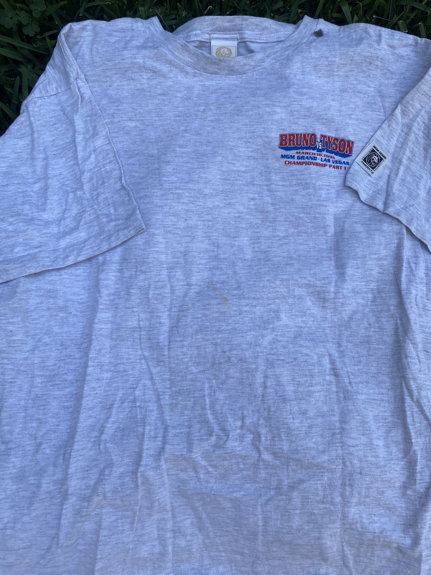 Vintage 1996 Mike Tyson Verse Frank Bruno MGM tag Size L/XL $300 Flaw Little Ink Left Side You can see in The Last Picture
