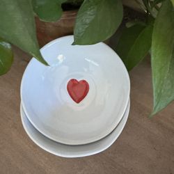 Williams Sonoma California Valentine Day Small White Bowls Red Heart Set Of 2