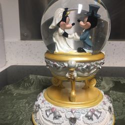 Disney Snow Globe Collectible. Mickey & Minnie Wedding.