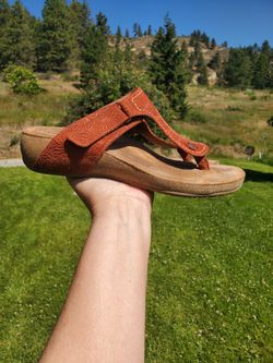 Taos shop lucy sandals