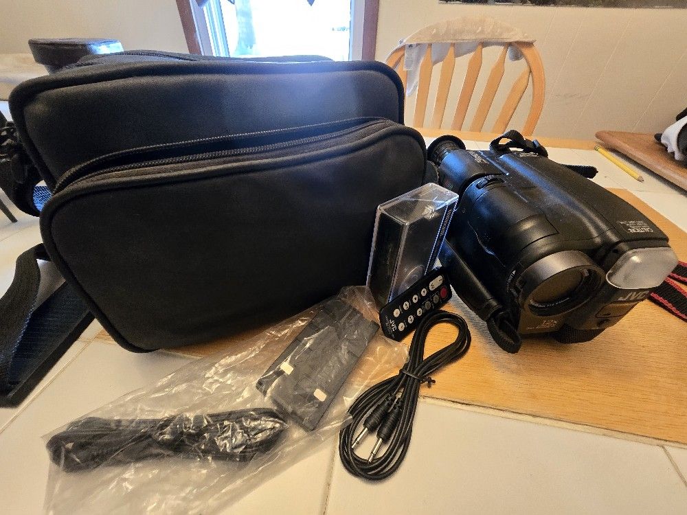 JVC Black Compact VHS Camcorder Model GX-AX7000 with all attachments